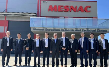 商務部歐洲司司長余元堂一行到軟控歐洲研發(fā)中心調(diào)研