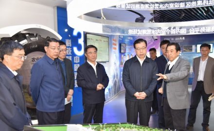 省委常委、青島市委書記張江汀來國(guó)橡中心調(diào)研