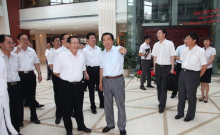 科技部部長萬鋼視察國家輪胎工程中心